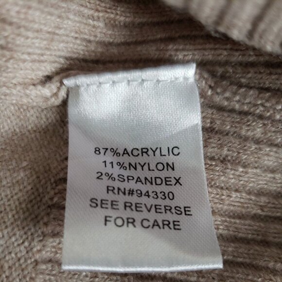 🪻BOGO🪻 TAKEOUT Lot of 2 Juniors Sweaters - Size Medium (1 is NWOT) - Picture 8 of 10